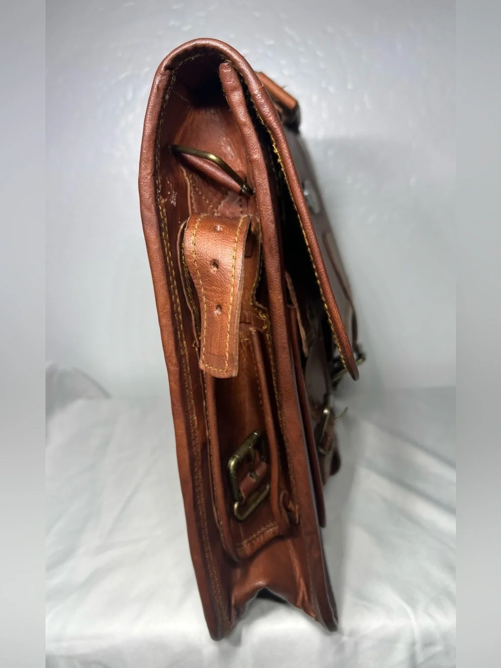 Cuero leather messenger